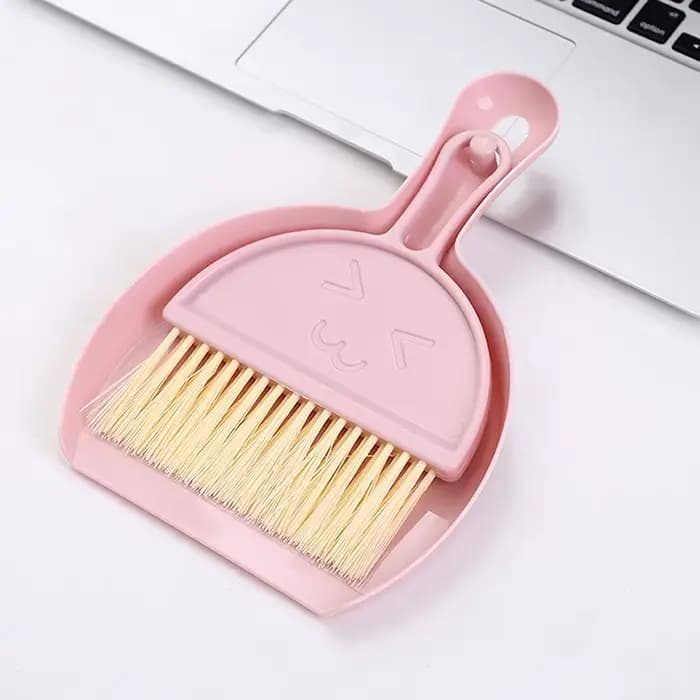Ensemble mini balai et pelle à poussière, balai, brosse, livres de bureau, livres, poubelle, maison,