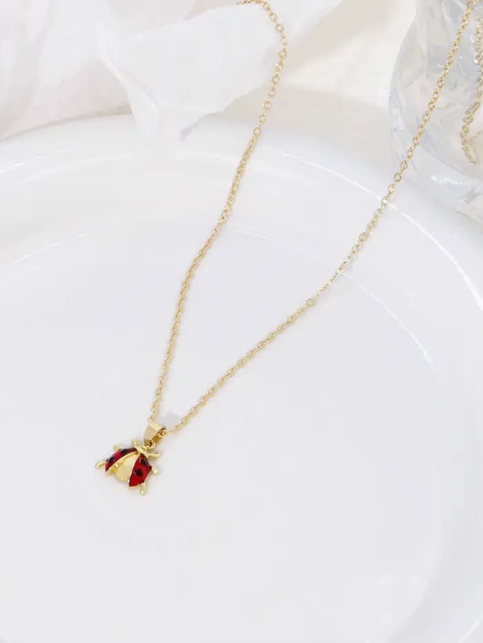Collier pendentif coccinelle Vintage élégant, breloque en cuivre pour femmes, accessoire de bijoux polyvalent pour un usage quotidien et une fête