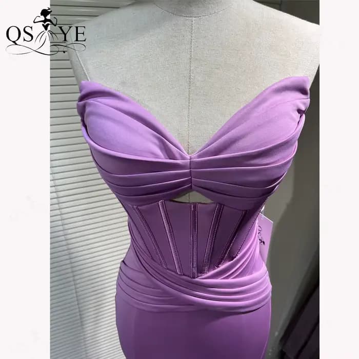 Robe de soirée longue rose vif en satin extensible avec corset baleiné, froncée, épaules dénudées, bretelles croisées et fente, pour femme