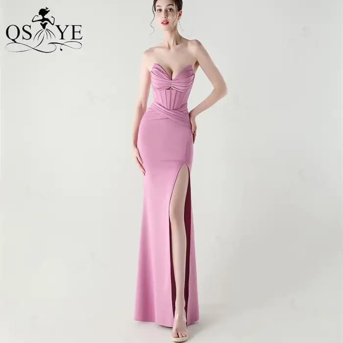 Robe de soirée longue rose vif en satin extensible avec corset baleiné, froncée, épaules dénudées, bretelles croisées et fente, pour femme