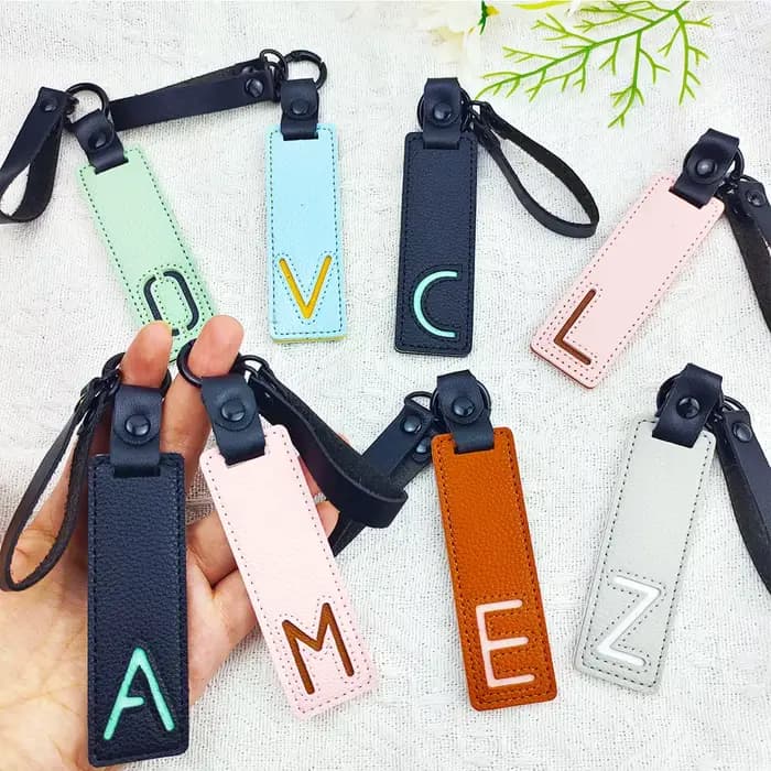 Mode 26 lettres porte-clés en cuir PU Alphabet lettre porte-clés voiture clé accessoires affaires porte-clés femmes sac pendentif décor