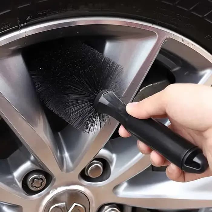 Brosse de nettoyage pour roues de voiture