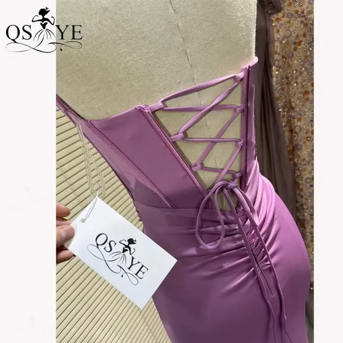 Robe de soirée longue rose vif en satin extensible avec corset baleiné, froncée, épaules dénudées, bretelles croisées et fente, pour femme