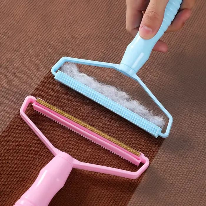 Brosse manuelle anti-peluches et poils d'animaux