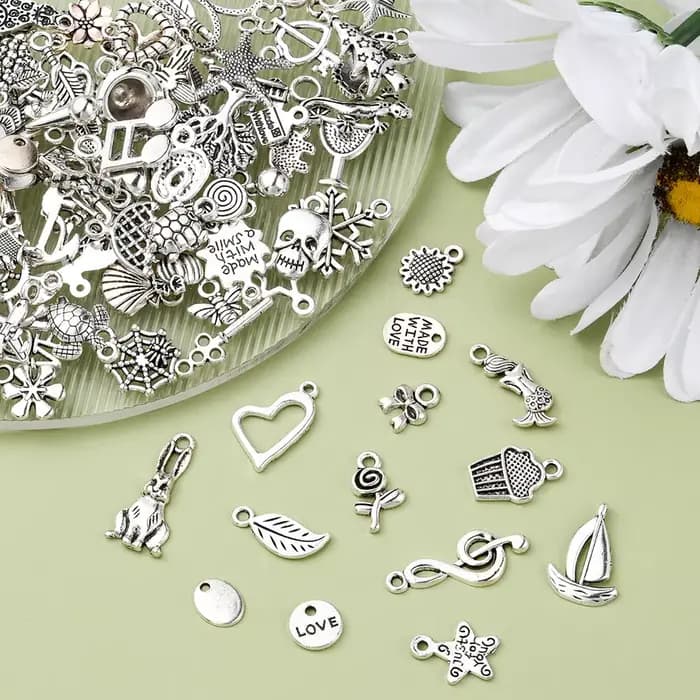 100 style aléatoire alliage petit pendentif bricolage petits accessoires accessoires Bracelet collier pendentif porte-clés accessoires pendentif