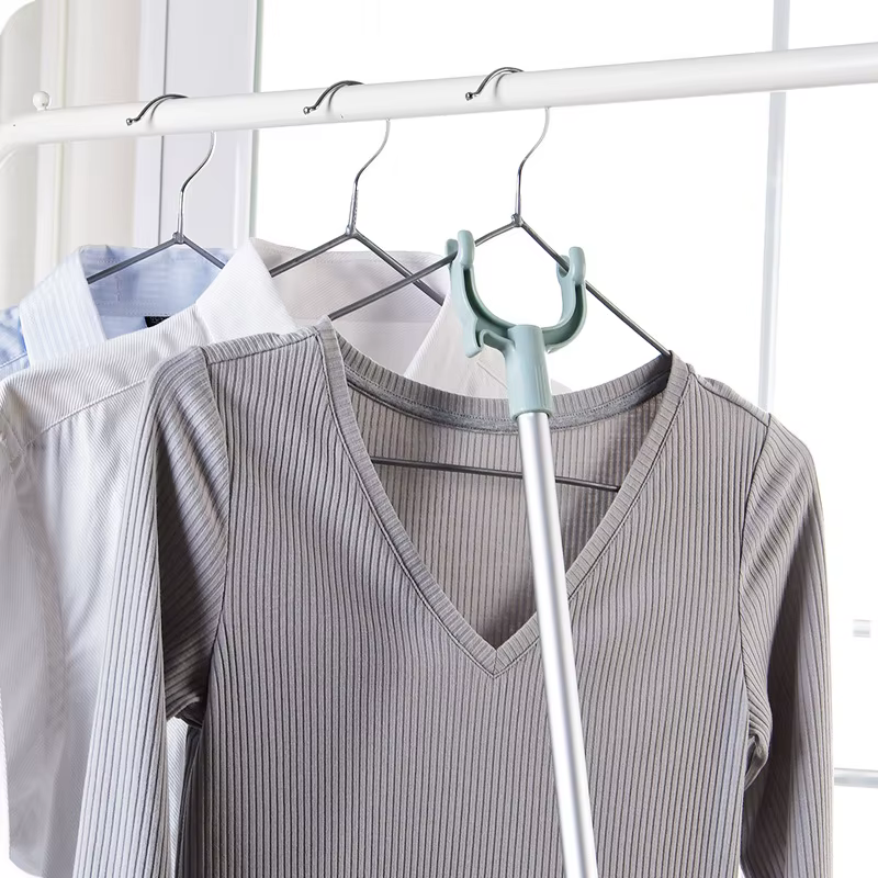 Porte-vêtements de balcon rétractable et peu encombrant, avec barre de séchage et crochets pour vête