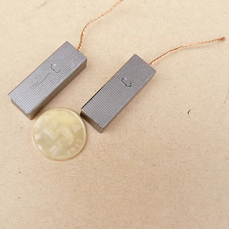 2 pièces de balais de charbon 8,3*11*31mm pour moteur d'aspirateur, remplacement de balais de moteur électrique, accessoires pour outils électriques
