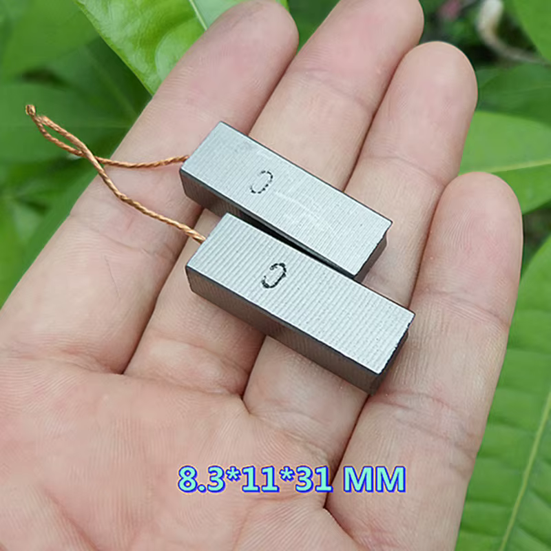 2 pièces de balais de charbon 8,3*11*31mm pour moteur d'aspirateur, remplacement de balais de moteur électrique, accessoires pour outils électriques