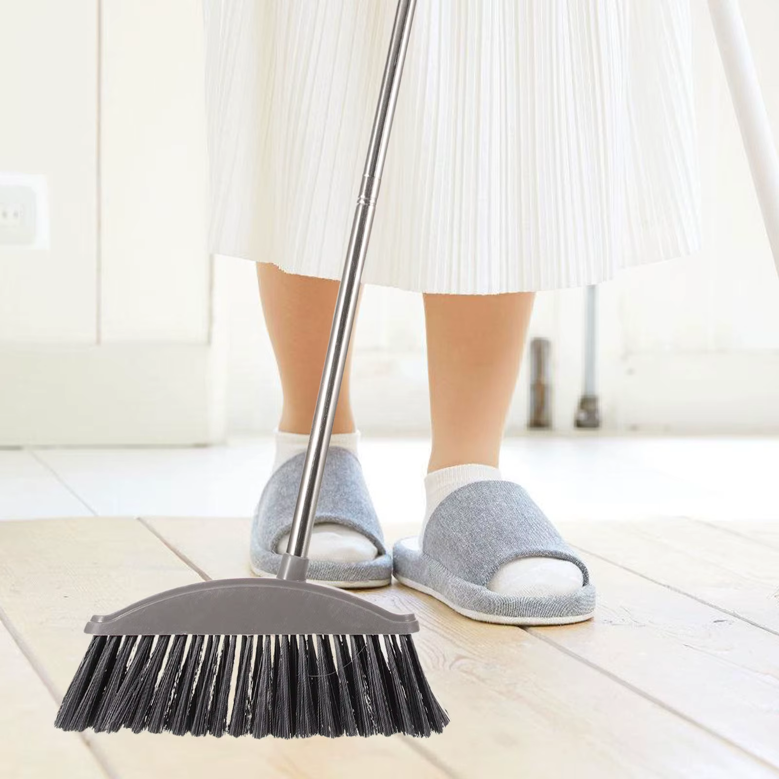 Balai à long manche pour le nettoyage domestique