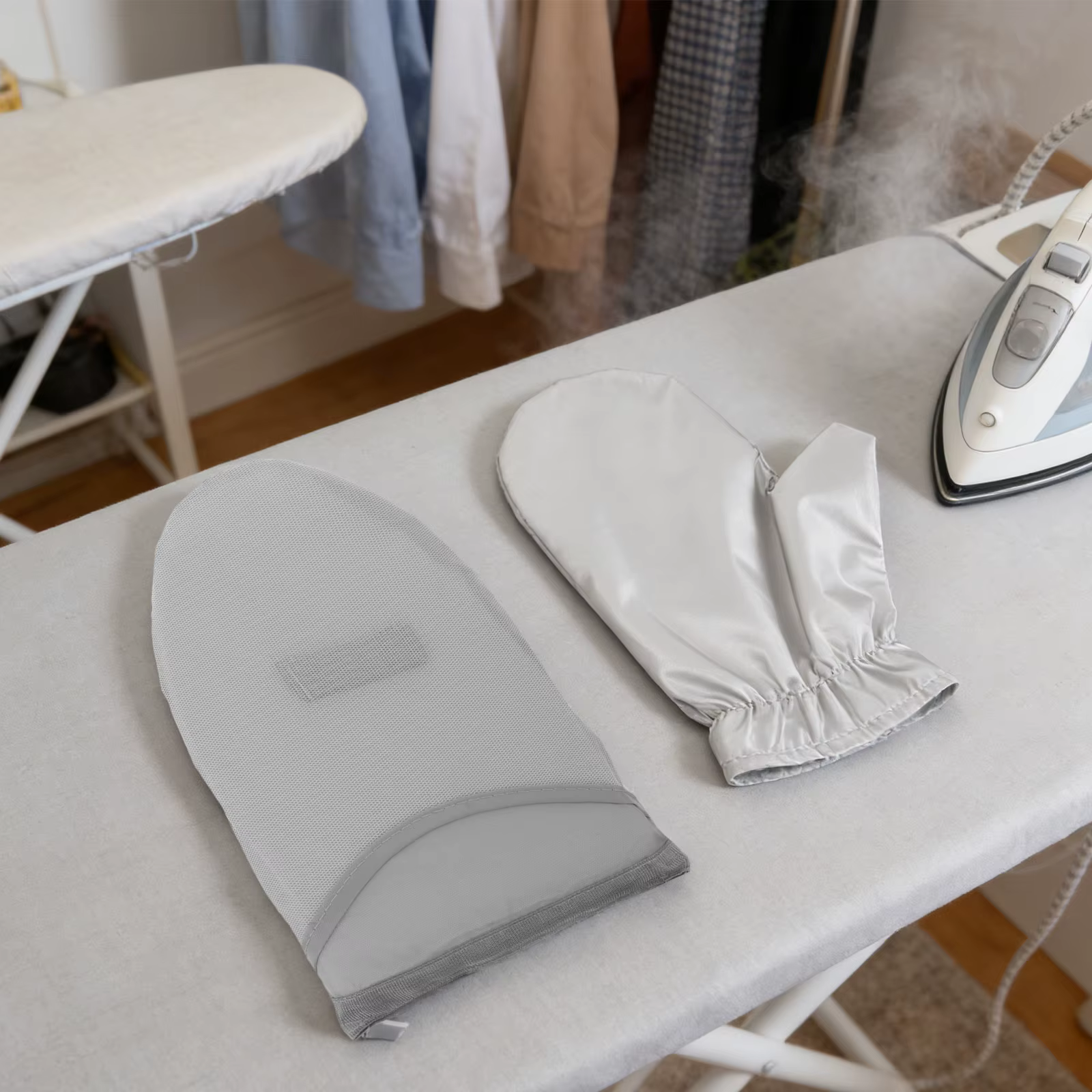Ensemble de 1 gants de repassage anti-vapeur avec mini planche à repasser pour vêtements, gants de protection résistants à la chaleur et imperméables