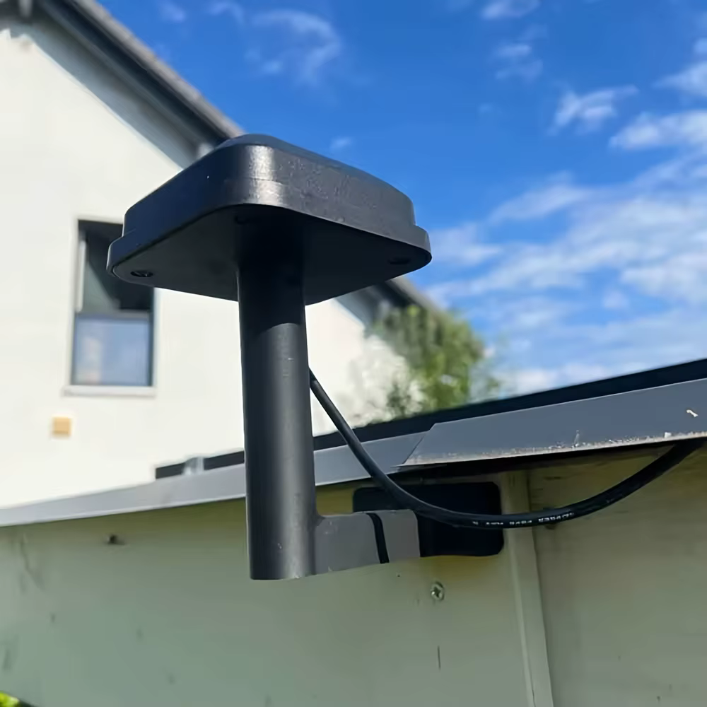 Supports muraux pour antenne GPS