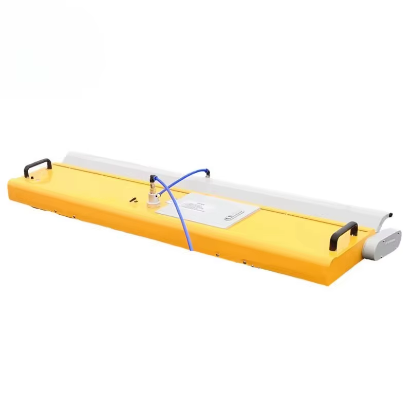 Robot de nettoyage automatique des panneaux solaires
