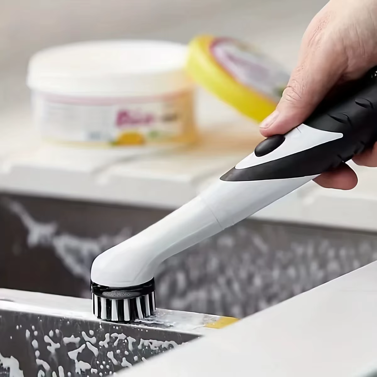 Outil de nettoyage de brosse penchée avec 4 brosses